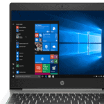Laptop Windows 10 avec écran affichant le menu démarrer et interface utilisateur.