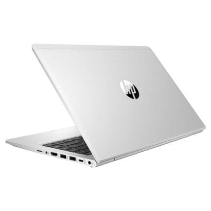 Portable HP laptop gris argent avec clavier compact et ports USB multiples pour une utilisation professionnelle et personnelle, idéal pour les étudiants et les professionnels.