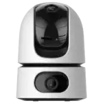 Caméra de sécurité intelligente avec vision nocturne et détection de mouvement pour la surveillance à domicile.