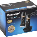 54- Alt text: Téléphone sans fil Panasonic KX-TG1612 en boîte, appareil numérique sans fil, design moderne et fonctionnalités avancées pour communication claire.