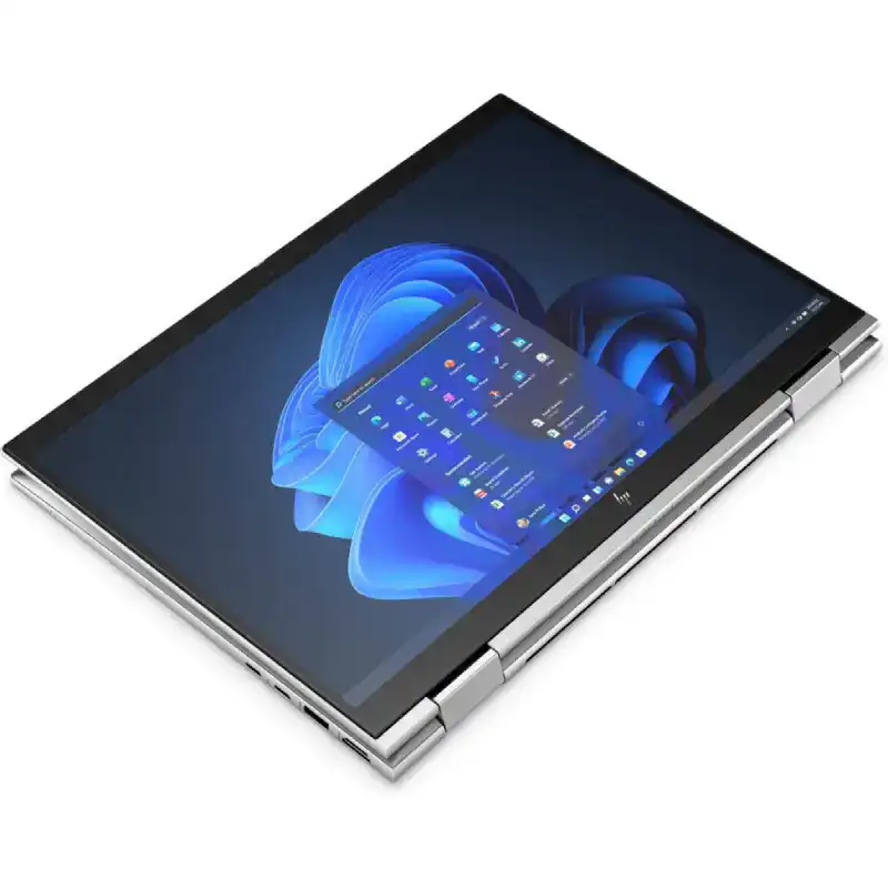 Ordinateur portable professionnel HP EliteBook ouvert sur un bureau